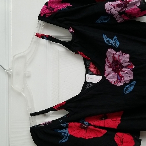 No Boundaries Women's Cold Shoulder Romper - Picture 5 of 12